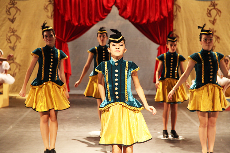 Espetáculo de Final de Ano 2013 - Petite Danse Barra da Tijuca