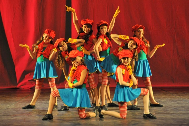 BOM DIA TODAS AS CORES - Escola de Dança Petite Danse